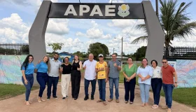 Deputada Gislaine Lebrinha anuncia investimento para a APAE de Alvorada...