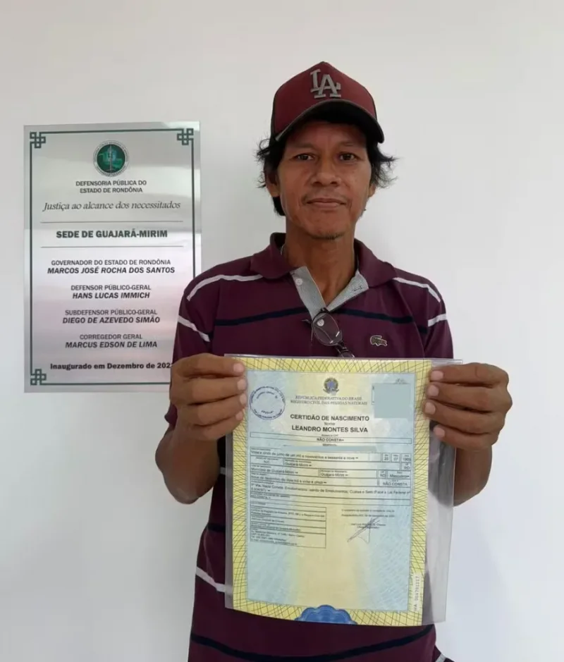 Após viver 'invisível' por quase 60 anos, morador de Nova Mamoré recebe primeiro documento e passa a existir oficialmente