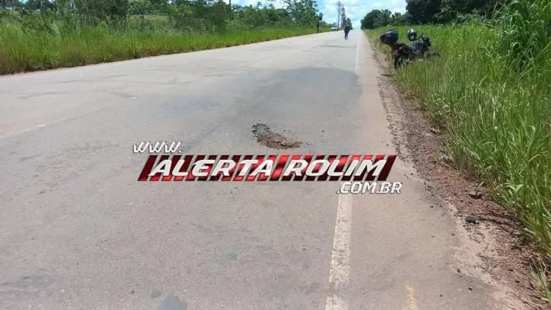 Foto 2 da matéria: Capotamento é registrado após condutora perder controle da direção ao passar por buraco na RO 010; passageira foi socorrida