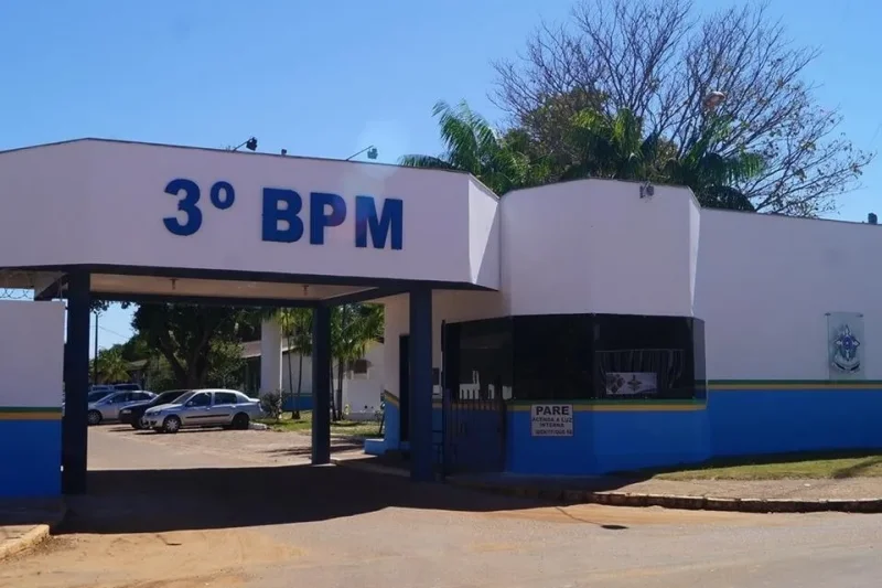 Homem vai a quartel da PM, causa tumulto e pede para ser preso em Vilhena