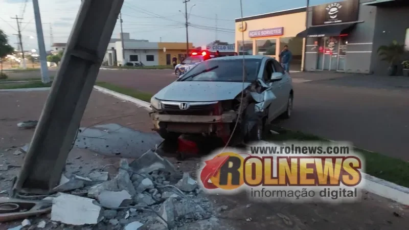 Foto 3 da matéria: Motorista sem CNH perde controle, bate em poste e deixa parte da cidade sem energia em Rolim de Moura