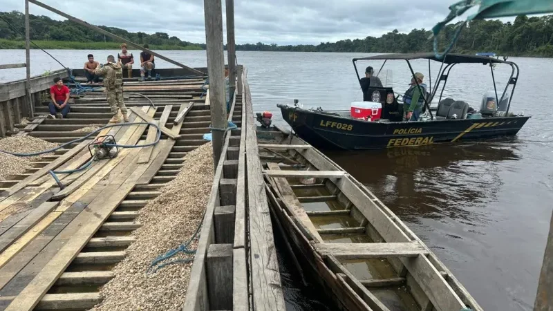Foto 1 da matéria: PF, Funai e Ibama deflagram operação contra garimpo ilegal no Rio Guaporé/RO