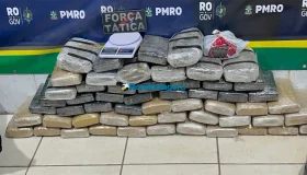 PM apreende 57 kg de maconha durante abordagem em suspeito de assalto de R$ 100...