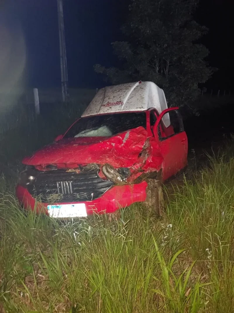 Rolim de Moura: carro maloteiro se envolve em acidente na RO-479, próximo ao aeroporto