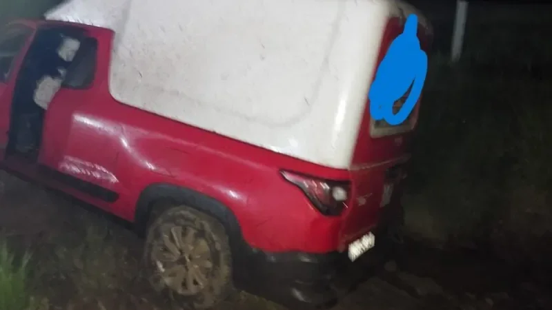 Foto 1 da matéria: Rolim de Moura: carro maloteiro se envolve em acidente na RO-479, próximo ao aeroporto