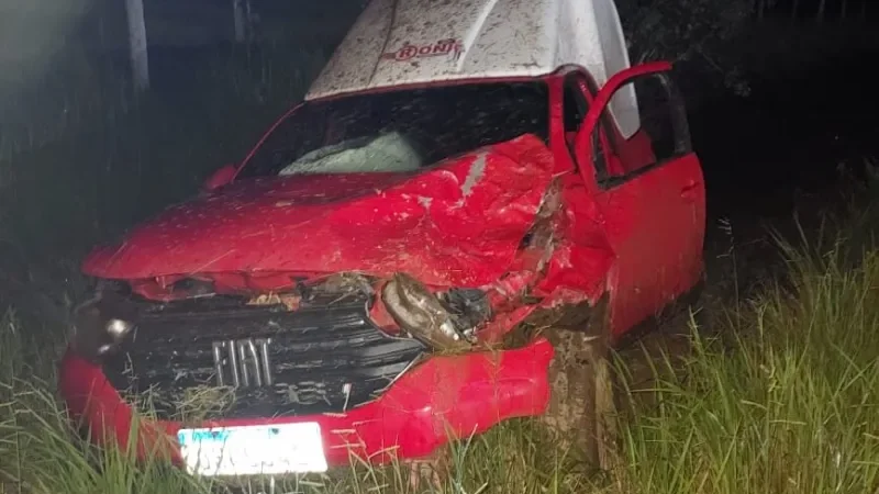 Foto 3 da matéria: Rolim de Moura: carro maloteiro se envolve em acidente na RO-479, próximo ao aeroporto