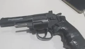 Adolescente que matou avô a tiros e deixou avó em estado grave em Ariquemes...