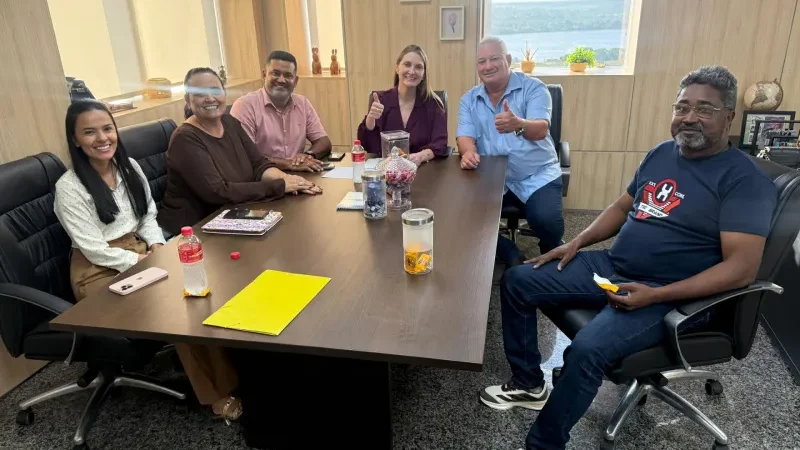 Foto 2 da matéria: Deputada Gislaine Lebrinha recebe prefeitos e vereadores em agenda na Assembleia Legislativa