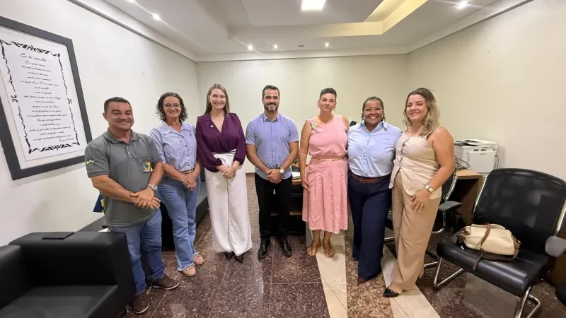 Foto 1 da matéria: Deputada Gislaine Lebrinha recebe prefeitos e vereadores em agenda na Assembleia Legislativa