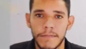 Homem é esfaqueado após possível disputa por motocicleta trocada por drogas...