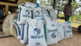 Mais de 50 toneladas de adubo são entregues pelo governo de RO para produtores...