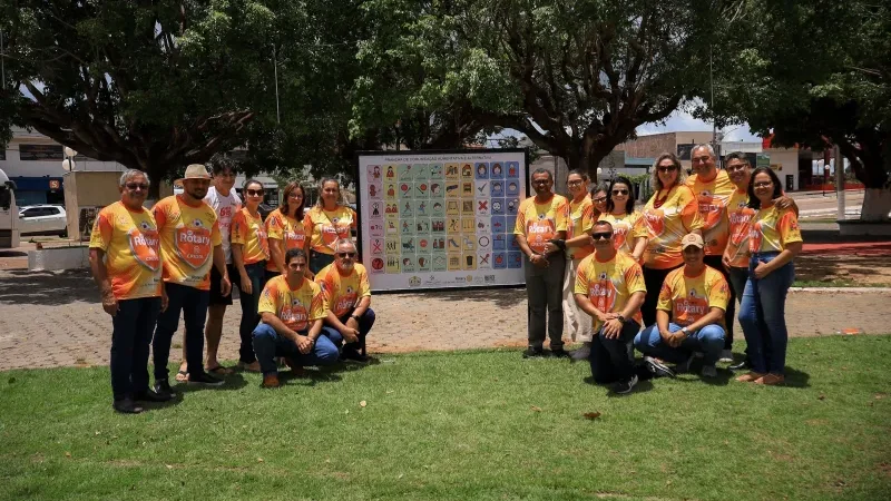 Foto 5 da matéria: Rotary Club de Rolim de Moura e Casa da Amizade instalam pranchas de Comunicação Alternativa na Praça Durvalino de Oliveira e no Espaço Gaia Amiga