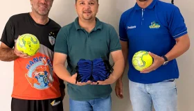 Vereador Ivan Vasconcelos realiza entrega de materiais esportivos para projeto...