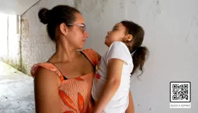 VÍDEO: Aos 6 anos, menina com Síndrome de West luta contra o tempo para...