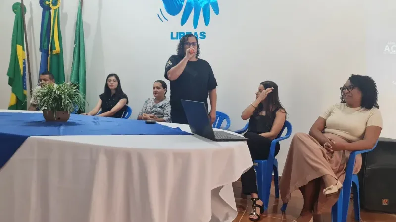 Foto 8 da matéria: Curso de Libras inicia atividades com aula inaugural em Alto Alegre dos Parecis