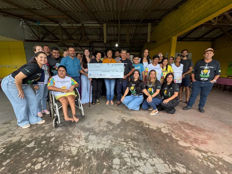 Parlamentar também se reuniu com a comunidade do distrito de Novo Plano.