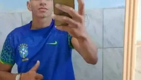Jogador de futebol amador morre após colisão entre motocicleta e ônibus na...