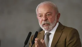 Governo zera imposto e subsidia diesel para conter alta do petróleo