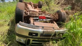 Motorista fica ferido após capotamento de caminhonete na Linha P. 50, em Alta...