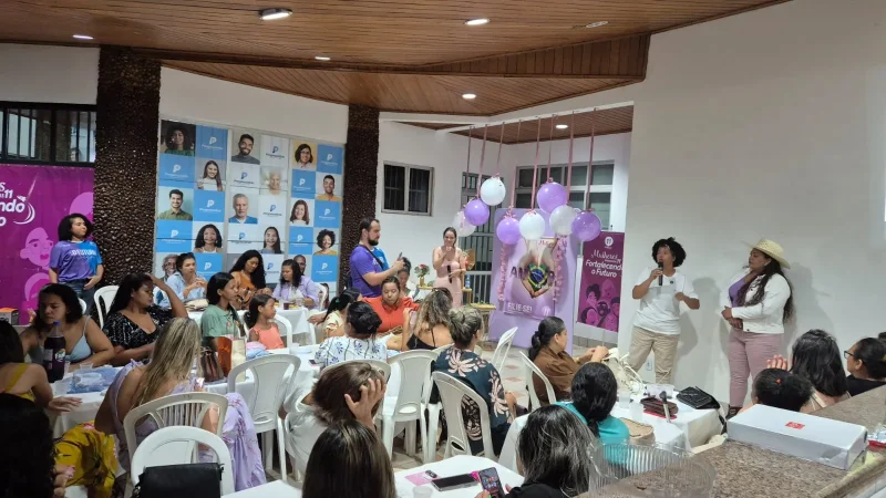 Fortalecimento da presença feminina na política discutido no evento, que reuniu mais de 100 mulheres.
