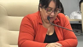 Vereadora Janete solicita estacionamento em frente à Escola Dionísio Quintino...