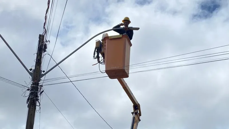 Foto 2 da matéria: Aldo Júlio intensifica obras e acelera implantação de iluminação LED em Rolim de Moura