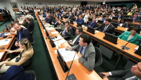 CCJ da Câmara retoma análise do fim da escala 6x1 nesta quarta