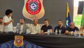 Deputada Silvia Cristina prestigia posse da nova diretoria do Sinpol em Porto...