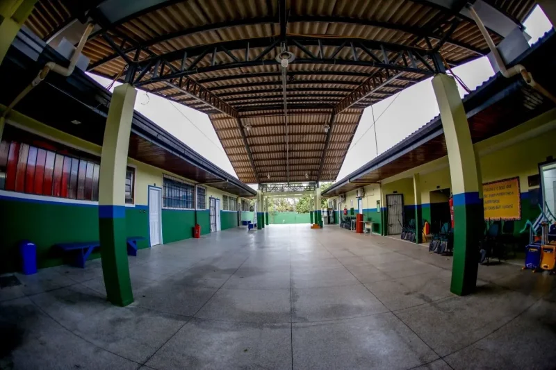 O investimento fortalece a educação e contempla 12 unidades, incluindo centro especializado em atendimento ao autismo.