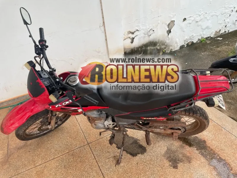 Dupla é presa após furtar moto, tentar assalto e usar cartão da vítima em comércios de Rolim de Moura