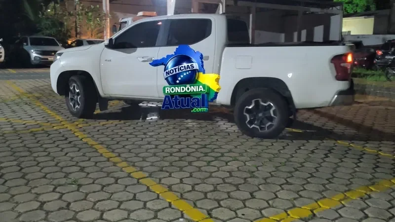 Foto 1 da matéria: Interceptada em Ji-Paraná, cegonha levava caminhonete roubada no Rio de Janeiro