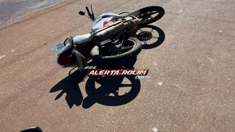 Foto 1 da matéria: Motorista foge após colisão na Avenida 25 de Agosto e deixa motociclista ferido em Rolim de Moura