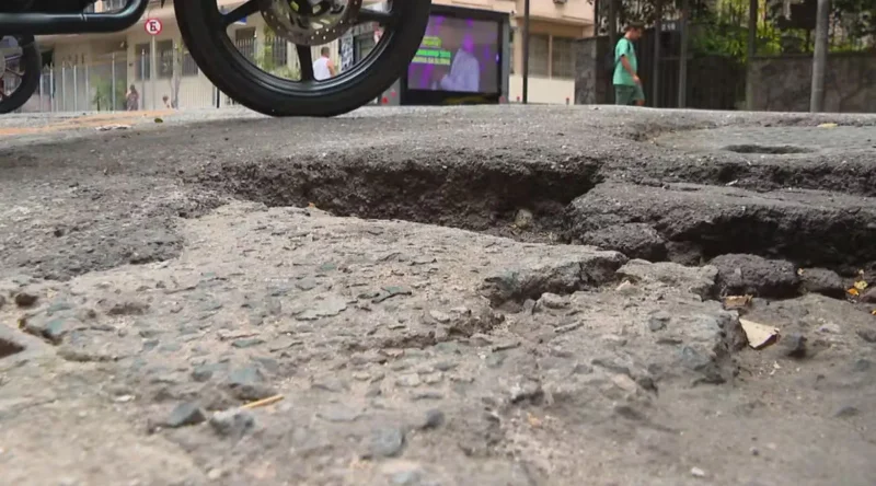Projeto prevê aumentar multas por remendos mal feitos após obras — Foto: Reprodução/TV Globo