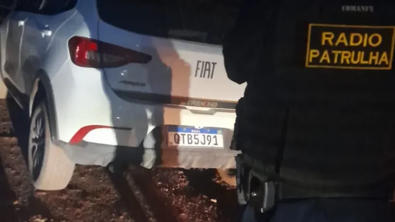 Foto 2 da matéria: Polícia Militar recupera carro furtado poucas horas após crime em Ouro Preto do Oeste