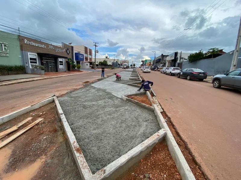 Prefeito Aldo Júlio intensifica obras e amplia vagas de estacionamento em Rolim de Moura