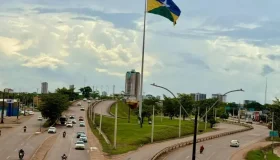 Proprietários de veículos com placa final 4 em Rondônia devem regularizar o...