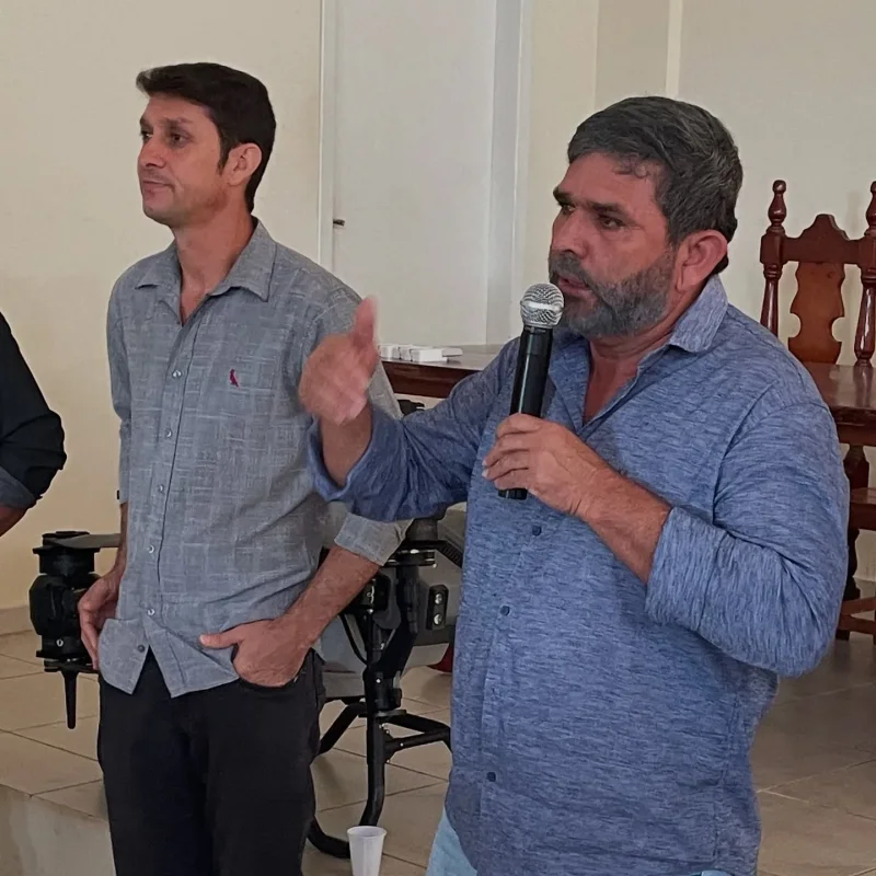 Caso a renúncia seja confirmada, o vice-prefeito Nei assume automaticamente o cargo de prefeito.