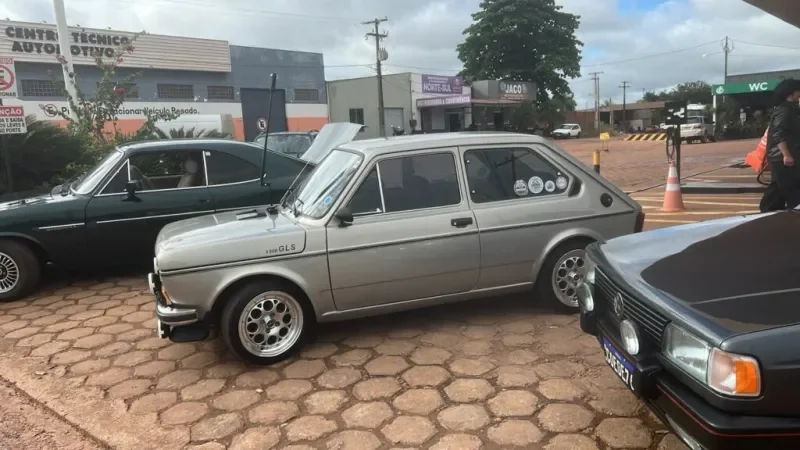 Foto 5 da matéria: São Felipe do Oeste celebra nostalgia em encontro com cerca de 100 carros antigos
