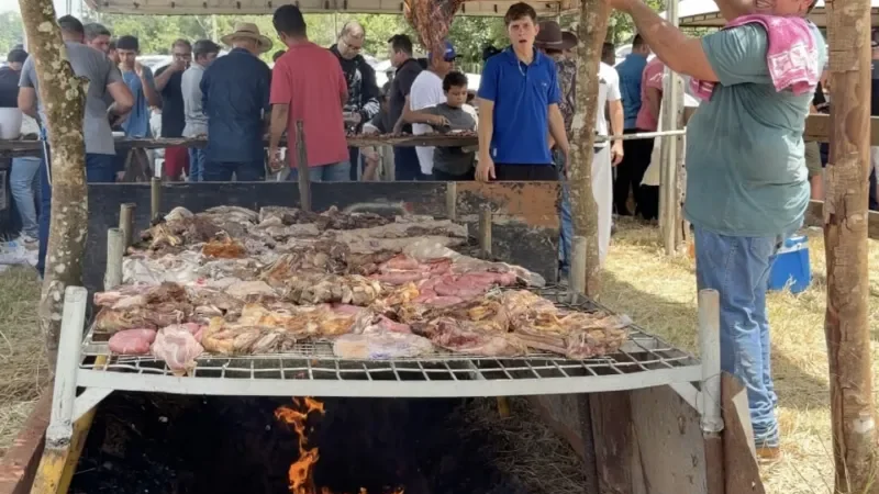 Foto 1 da matéria: Vereador Cidinei da 200 relata em tribuna a inauguração de ponte na Linha 200 Norte onde reuniu autoridades e comunidade em Rolim de Moura