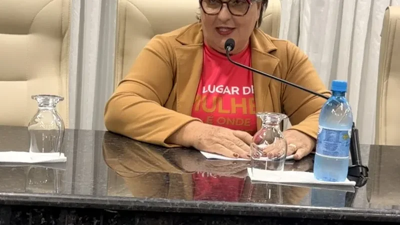 Foto 1 da matéria: Vereadora Janete Lins, homenageia Sargento Abgail Feitosa em reconhecimento sua trajetória de dedicação à segurança pública e à comunidade