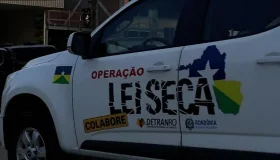 Adolescente fura bloqueio da Lei Seca, foge da polícia e é apreendido em...