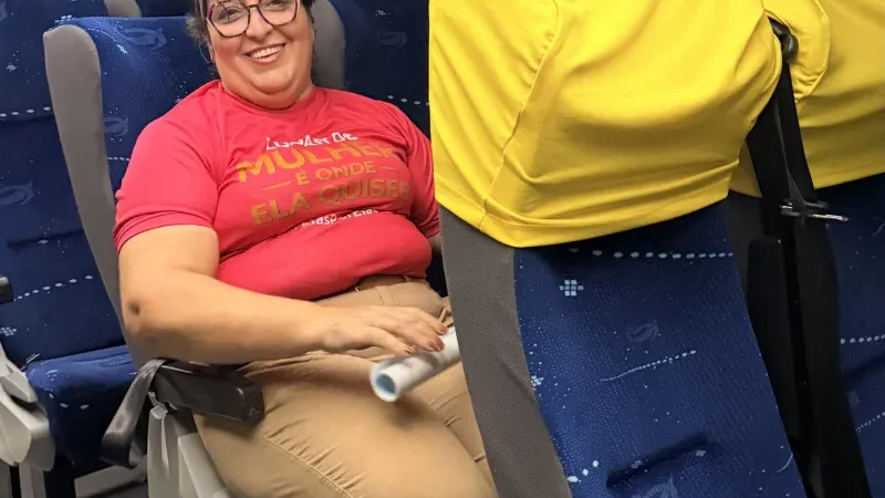 Foto 5 da matéria: Em parceria com a deputada Gislaine Lebrinha, vereadora Janete Lins entrega um micro-ônibus para a saúde e anuncia recurso para consultas oftalmológicas