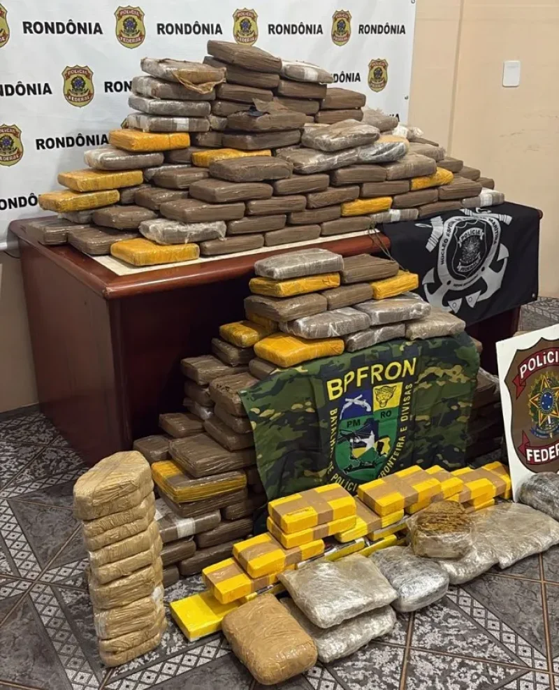Forças de segurança interceptam embarcação com mais de 300 kg de drogas em Rondônia