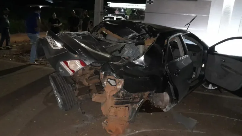 Foto 3 da matéria: Jovem de 17 anos morre após grave acidente com Corolla em Rolim de Moura