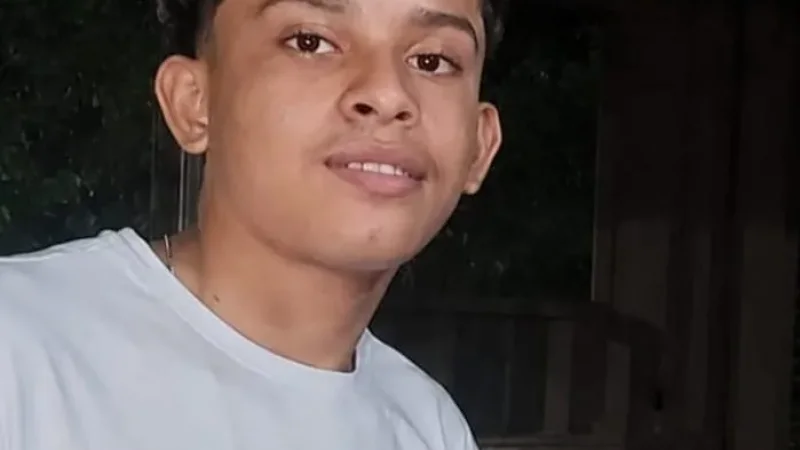 Foto 2 da matéria: Jovem de 17 anos morre após grave acidente com Corolla em Rolim de Moura