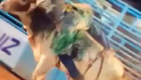 Peão é pisoteado por touro e fica em estado grave durante a 2ª noite de...
