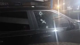 Policial de folga troca tiros com suspeito e impede feminicídio em Porto Velho