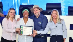 Sílvia Cristina recebe homenagem na Assembleia Legislativa, em reconhecimento...