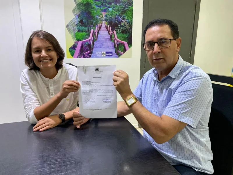O prefeito Aldo Júlio, assinou, juntamente com a secretária municipal de Saúde, Geiciane Louback, a Ordem de Serviço que autoriza o início das obras de ampliação da Unidade de Atenção Especializada em Saúde,