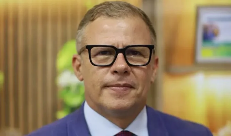 Ronny Ton Zanotelli é um advogado, professor universitário e ex-vereador de Rolim de Moura (RO). Foi presidente da Subseção da OAB Rondônia em Rolim de Moura por duas gestões.
